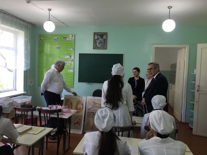 Министр Джамалудин Гаджиибрагимов с внеплановым визитом посетил медицинские учебные заведения - Файл 1