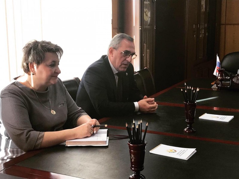 Министр здравоохранения РД Джамалудин Гаджиибрагимов встретился с представителем Открытого молодежного правительства