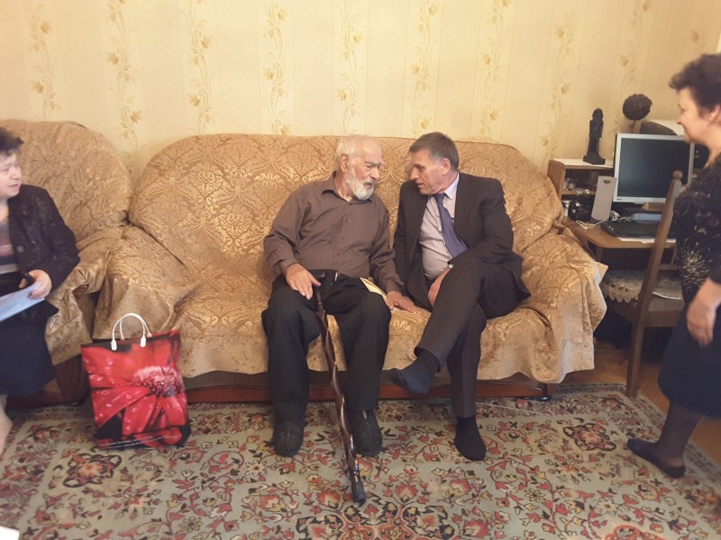 Министр  Танка Ибрагимов навестил  ветеранов ВОВ и поздравил их с наступающим Днем Победы - Файл 8