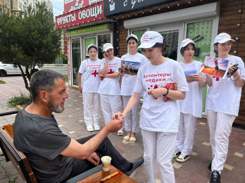 Каспийчане поддержали акцию «Меняю сигарету на конфету»