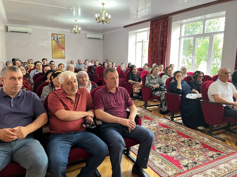 В Южно-Сухокумске представили нового главного врача Центральной городской больницы