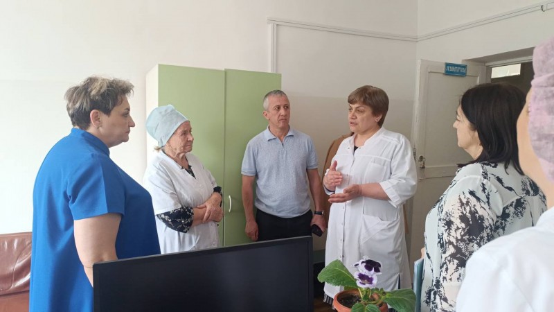 Татьяна Беляева с аппаратом Минздрава РД сегодня с рабочей поездкой посетила Ахтынскую ЦРБ - Файл 2