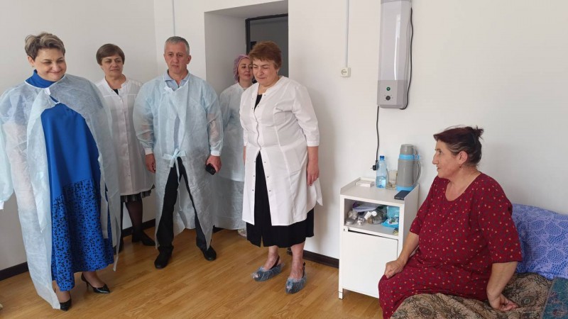 Татьяна Беляева с аппаратом Минздрава РД сегодня с рабочей поездкой посетила Ахтынскую ЦРБ - Файл 4