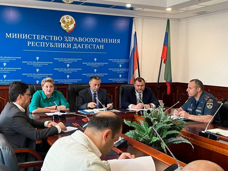 На селекторном совещании Минздрава РД с подведомственными учреждениями обсудили вопросы покрытия задолженности ряда медицинских организаций за коммунальные услуги. - Файл 3