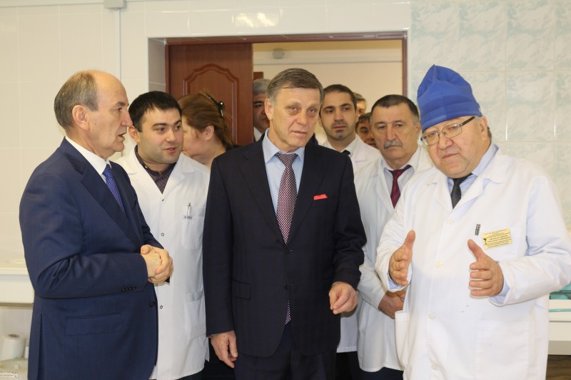 Министр Танка Ибрагимов принял участие в открытии обновленного лор-отделения РКБ - Файл 2