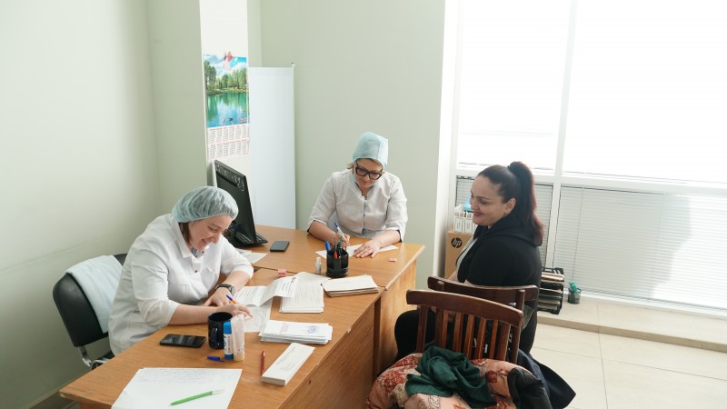 Почти 100 женщин обследовались на рак шейки матки во время акции в онкоцентре - Файл 2