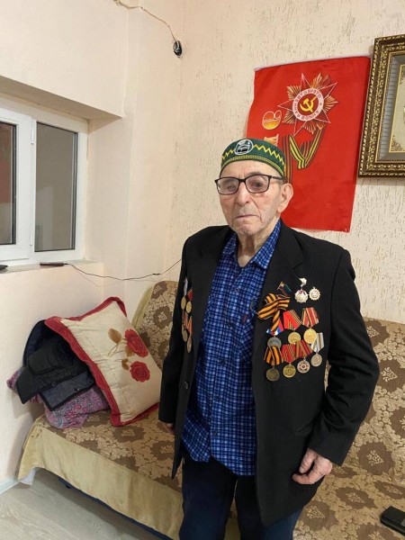 Сегодня мы чествовали героя войны, пулеметчика Алиханича Арабова. - Файл 4