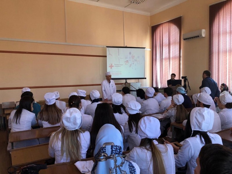 Волонтеры-медики будут помогать врачам Республиканского ортопедо- травматологического центра - Файл 1
