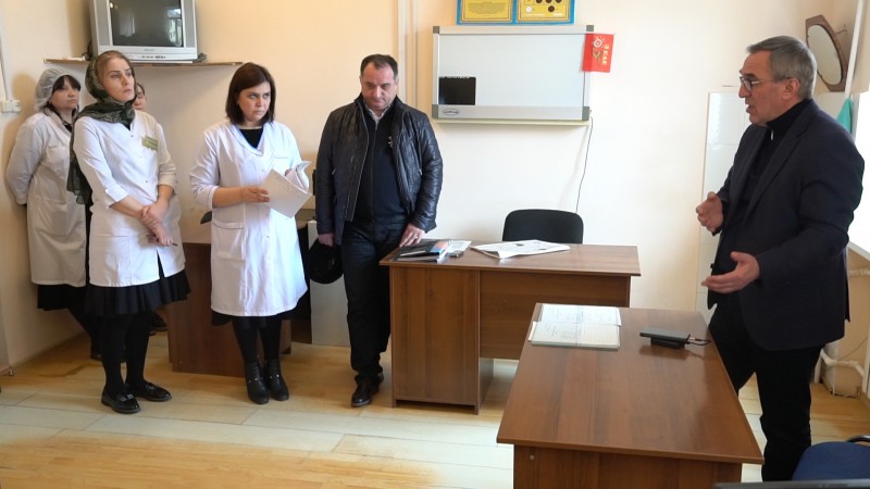 Джамалудин Гаджиибрагимов: «тяжелобольной пациент ни в коем случае не должен искать врачей, часами ждать пока на него обратят внимание!» - Файл 2