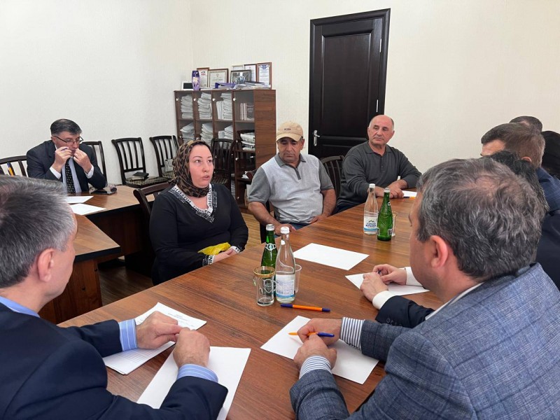 По поручению Главы Дагестана, зампред РД Абдурахман Махмудов провел личный прием граждан в соцзащите г. Избербаш. - Файл 2
