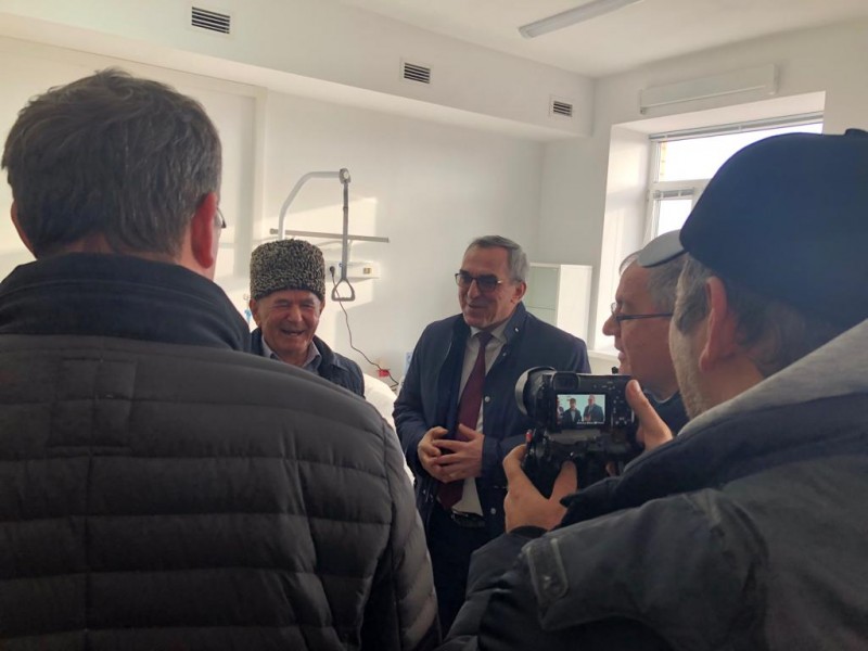 По последнему слову техники. Новую больницу с кабинетом МСКТ и центром диализа открыли в Карабудахкентском районе - Файл 1