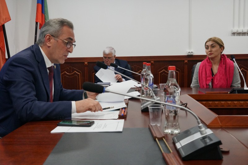 Руководителя Каспийской ЦГБ выбрали в Министерстве здравоохранения РД - Файл 1