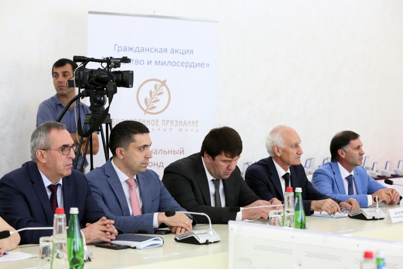 Министр Джамалудин Гаджиибрагимов удостоен гражданской награды «Общественное признание» - Файл 1
