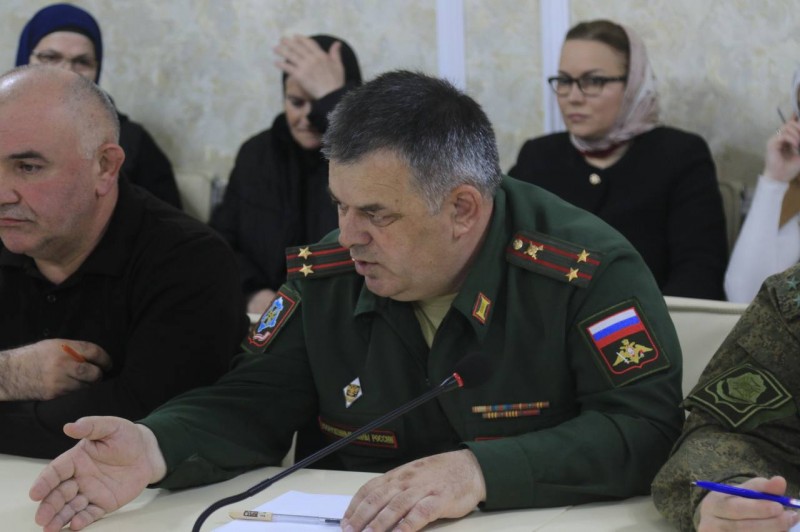 В администрации Хасавюрта под руководством заместителя Председателя Правительства Республики Дагестан Абдурахмана Махмудова состоялось совещание, на котором были рассмотрены вопросы взаимодействия социальных служб города с военкоматом - Файл 1
