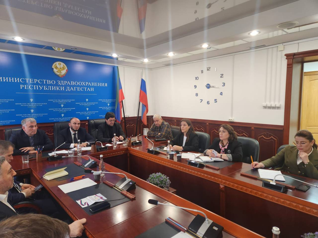 После проведённого Оперштаба Главы РД в республиканском Минздраве состоялось совещание с подведомственными медицинскими учреждениями по готовности к оказанию медицинской помощи в условиях ливневых дождей в Дагестане