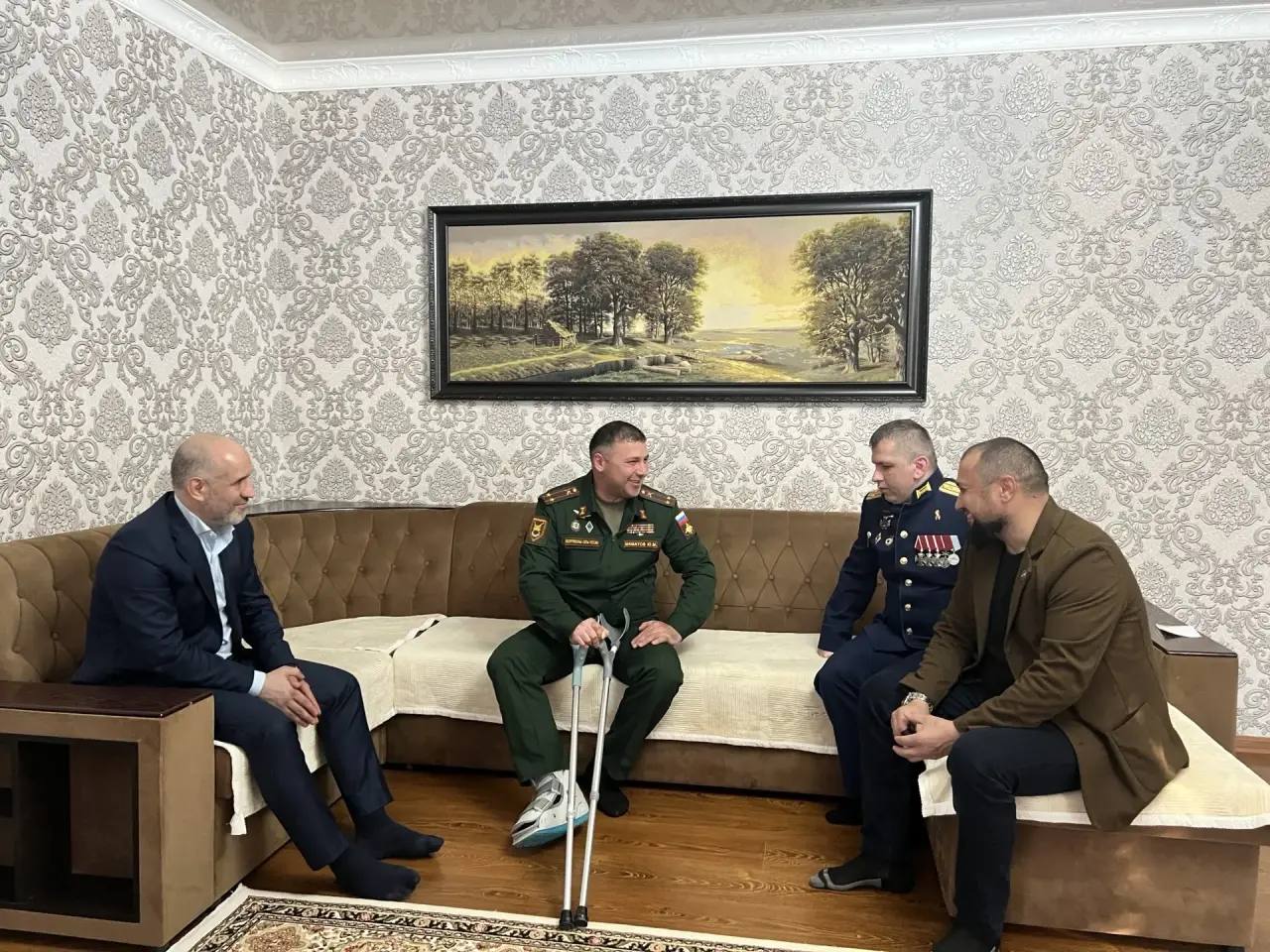 Заместитель министра здравоохранения Дагестана поздравил ветеранов Буйнакска в канун 9 Мая